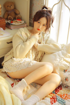 美女与男生亲密接触视频